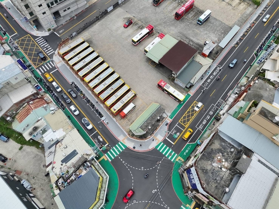 養護工程處「桃園區人本示範道路工程-桃園火車站後站周邊道路多目標改善工程」榮獲金質獎佳作